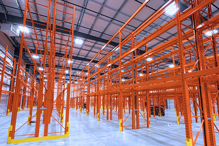 Standardized pallet racking system reaching 28.5 feet in a Pickering, Ontario warehouse